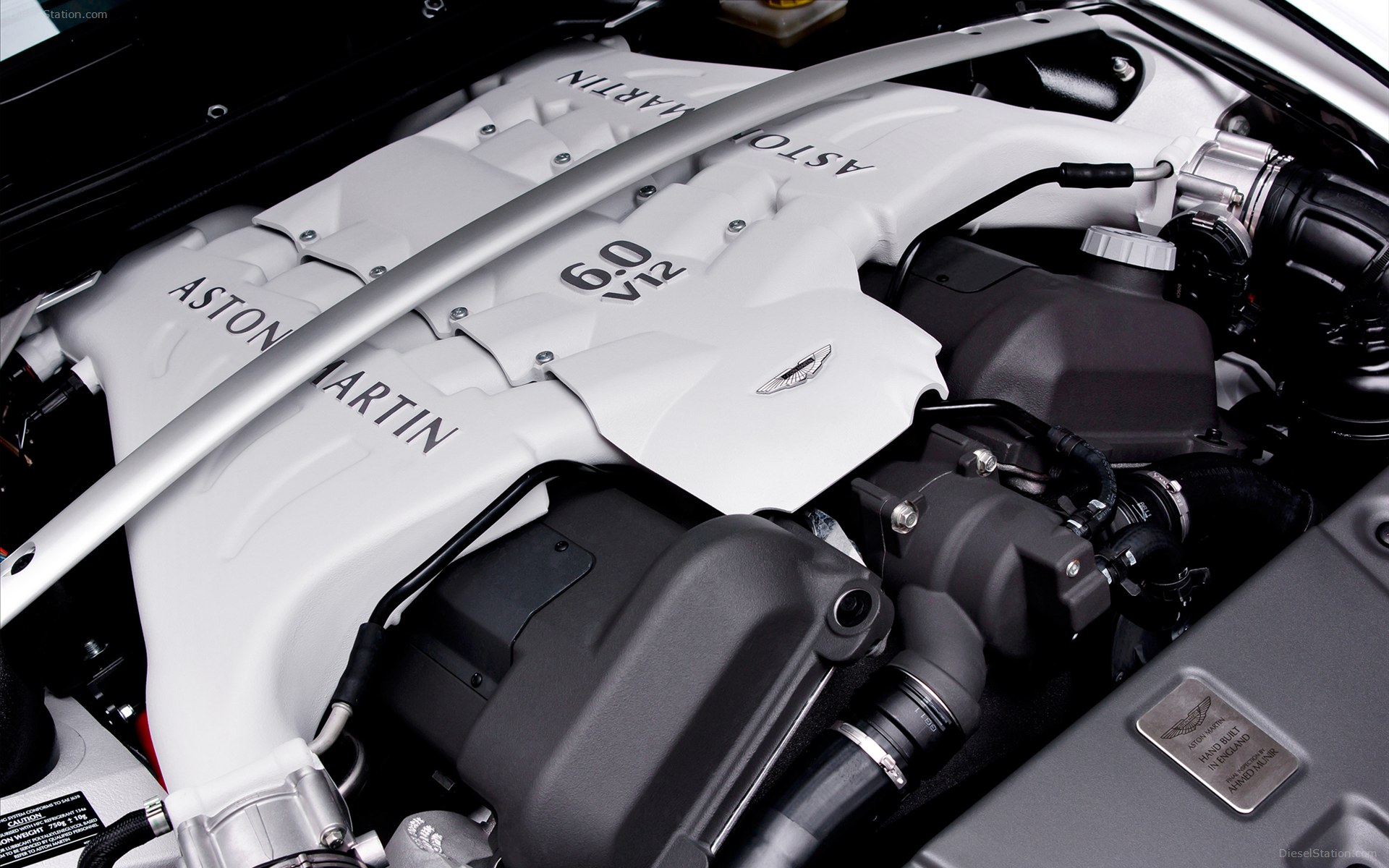 Aston Martin V12 Vantage Roadster 2013